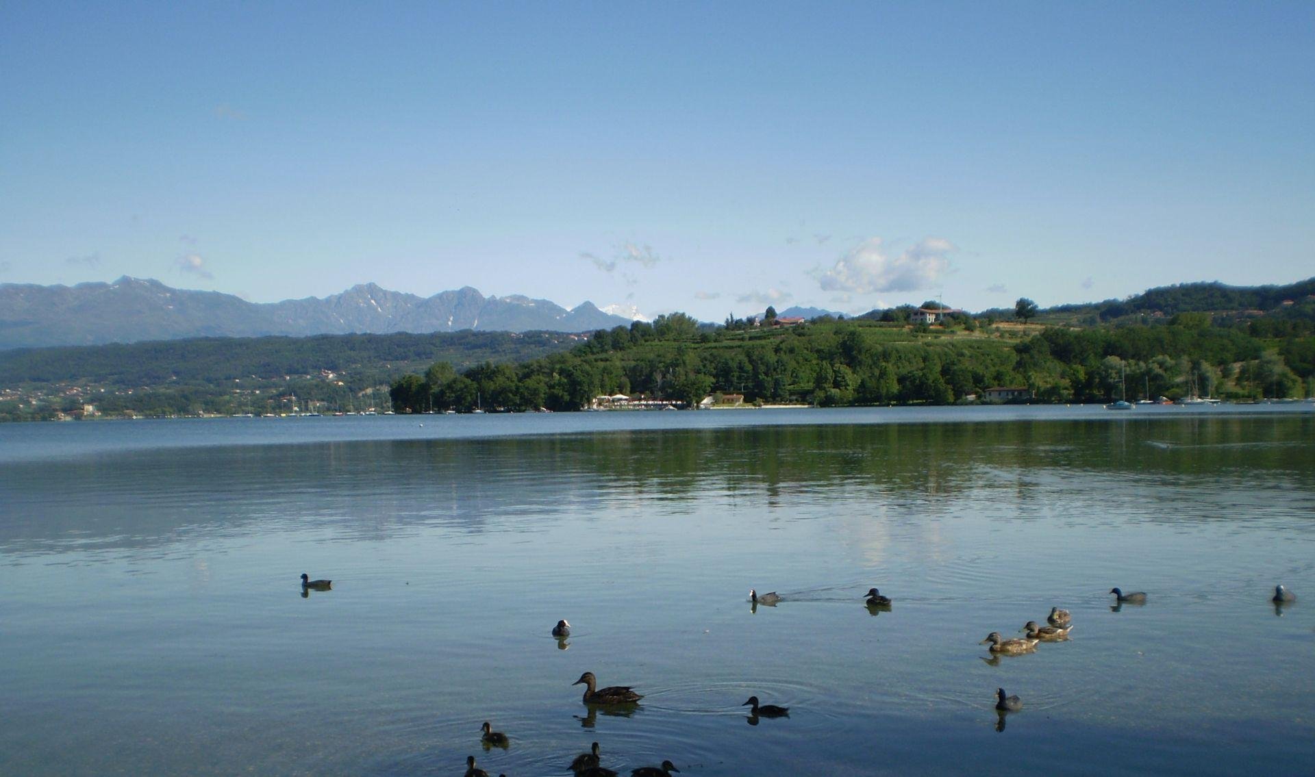 Fietsvakantie Onbegrensd Fietsen door de Jura en Alpen Fietsvakantie Onbegrensd Fietsen door de Jura en Alpen - Meer van Mergozzo