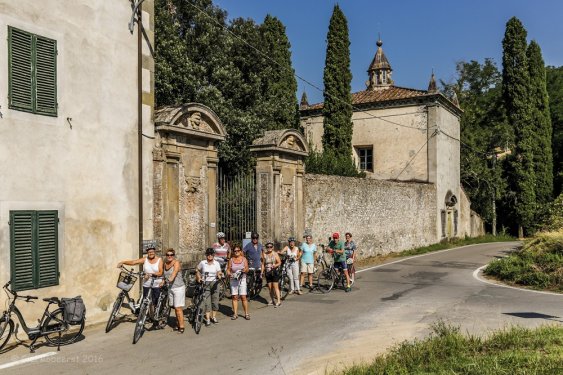 tocscane fietsers voor muur fietsers voor muur