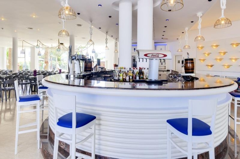 bar