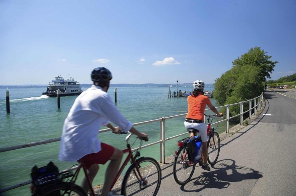 fietsers langs de bodensee