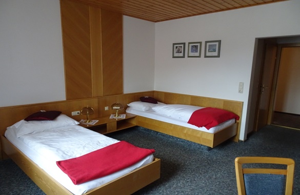 Hotel Traube Admont kamer met aparte bedden