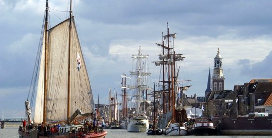 Hanzesteden Kampen tijdens fietsvakantie in nederland met een groepsreis op een cruiseboot