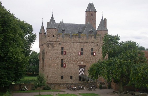 Kasteel Doornenburg fietsvakantie nederland