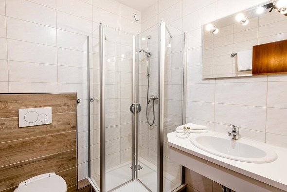 aparthotel kleinwalsertal badkamer