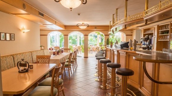 bar
