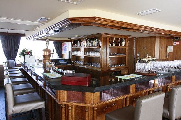 ms esmeralda bar