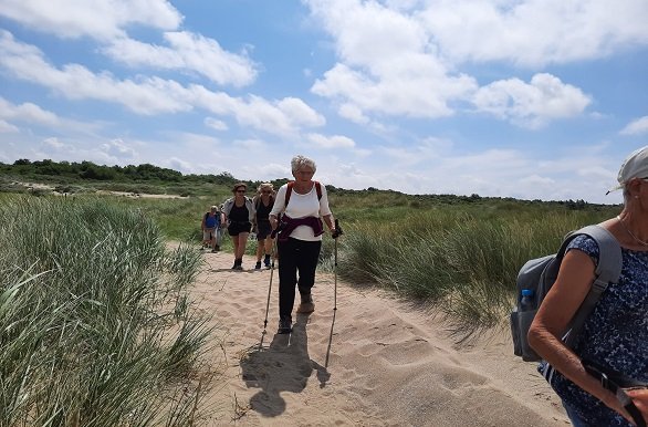 Wandelen door de duinen