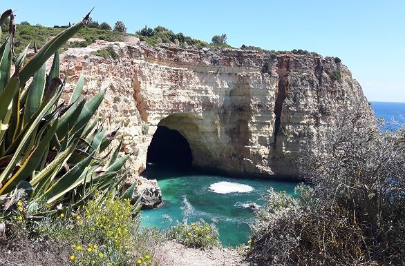 Algarve zee en rotsen