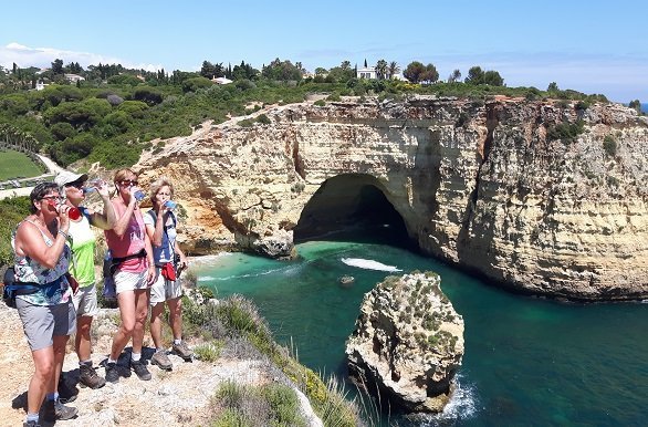 Algarve drinkpauze tijdens het wandelen