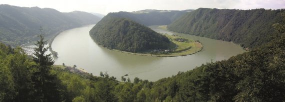 Gezicht van boven op de Donau Schlinge