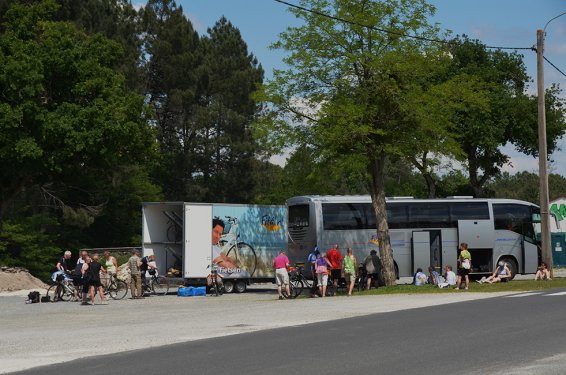 Santiago algemeen Fietsen laden in bus