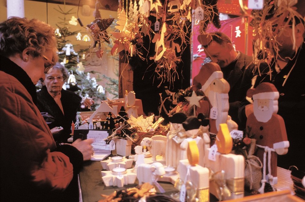 Kerstsfeer marktkraam