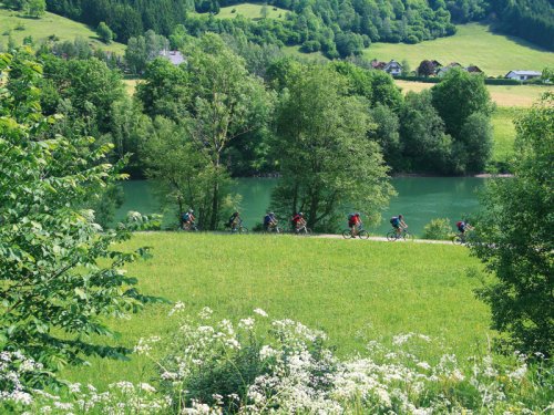 Murradweg fietsers op fietspad