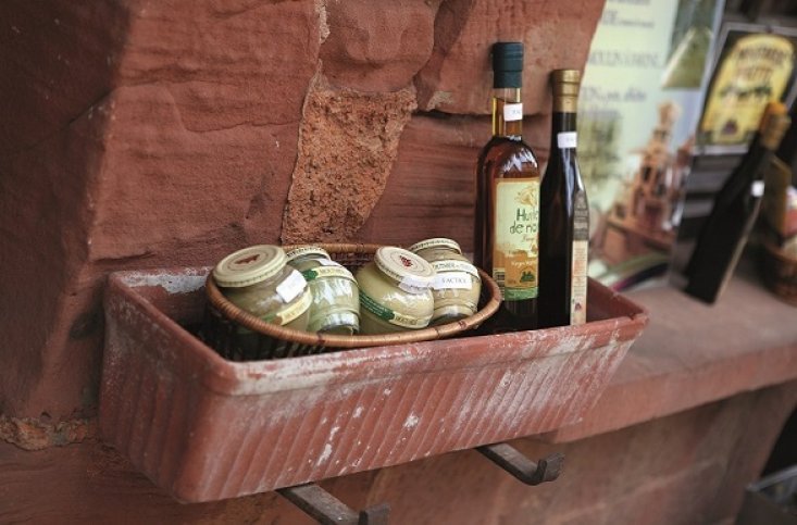 Typisch Franse olie en mosterd tijdens de fietsvakantie Lot en Dordogne