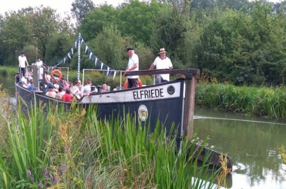 Varen over de rivier tijdens de fietsvakantie vijf rivieren van Beieren Varen over de rivier tijdens de fietsvakantie vijf rivieren van Beieren