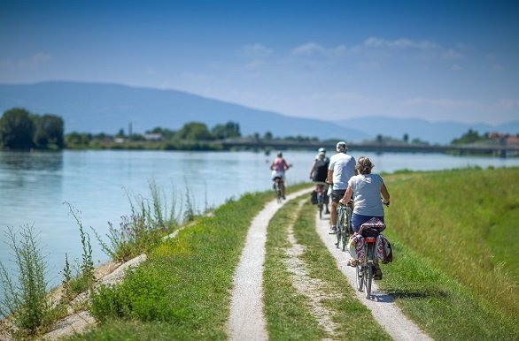 Fietsen langs rivieren en door afwisselend landschap tijdens de fietsvakantie Oostenrijk en Slovenië