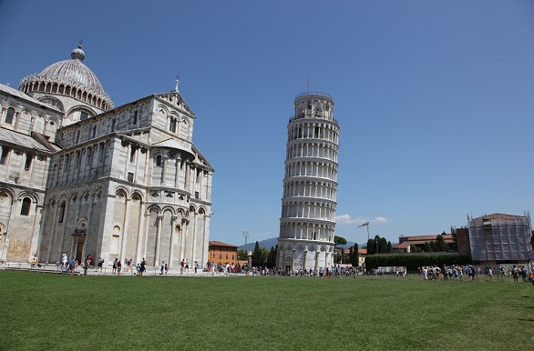 Bezoek oude steden als Lucca en Pisa tijdens de fietsvakantie Toscane
