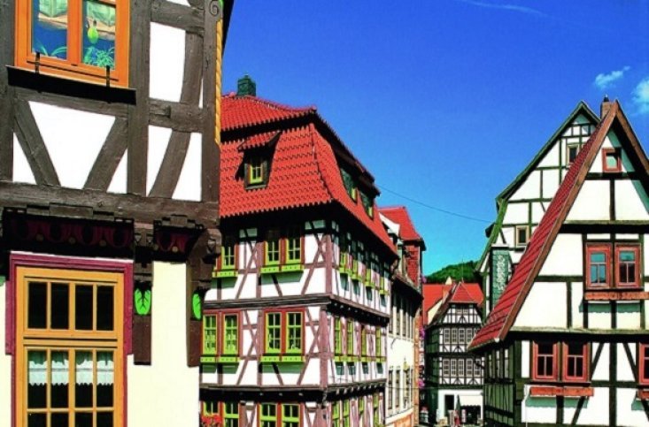 Fietsen langs vakwerkhuizen door het Groene Hart van Duitsland tijdens de fietsvakantie rivieren van Oost-Duitsland Fietsen langs vakwerkhuizen door het Groene Hart van Duitsland tijdens de fietsvakantie rivieren van Oost-Duitsland