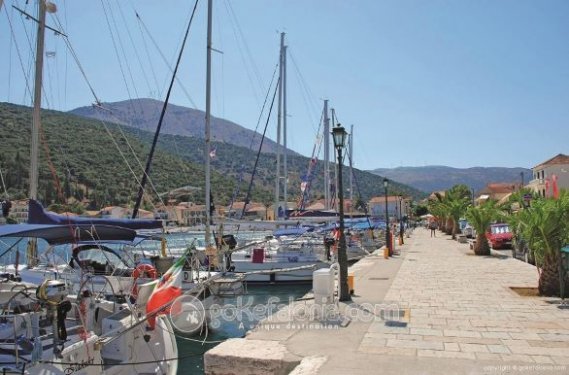 Gezellige haven van Kefalonia Gezellige haven van Kefalonia
