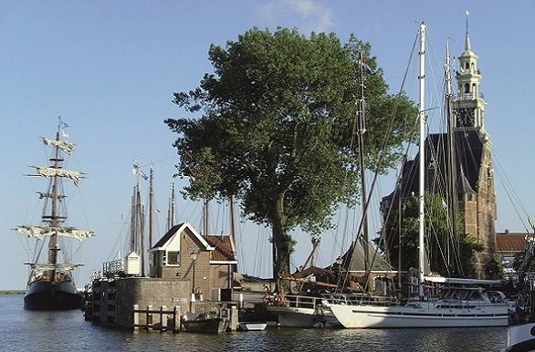 Overal oude stadjes langs uw fietsroute zoals Hoorn, Lemmer, Deventer, Zwolle en Arnhem tijdens de Fietscruise rondje Nederland