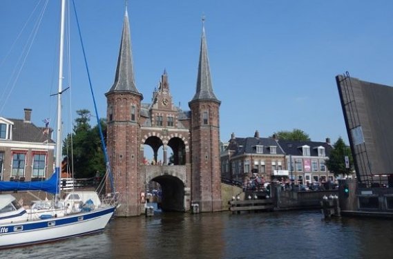 Waterpoort in Sneek fietsvakantie nederland Waterpoort Sneek fietsvakantie nederland