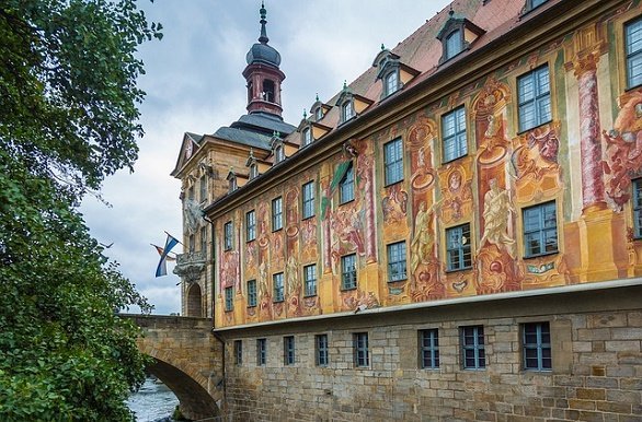 Bamberg oude stadhuis Main  tijdens fietsvakantie met een groepsreis op een cruiseboot