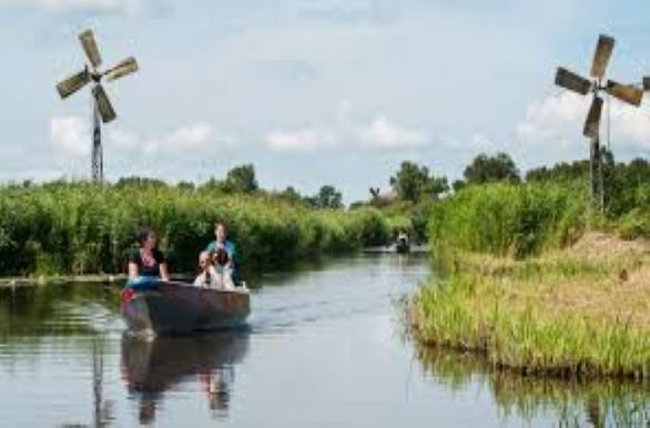 Varen in Het Nationaal Park Weerribben-Wieden