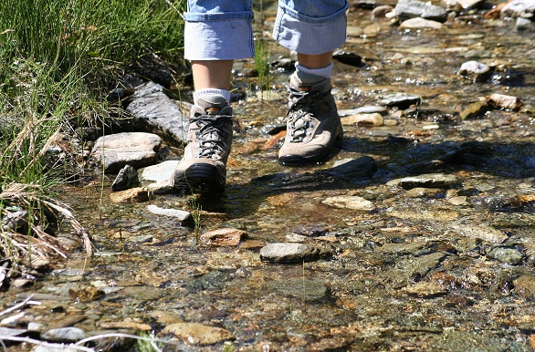 Wandelschoenen op pad