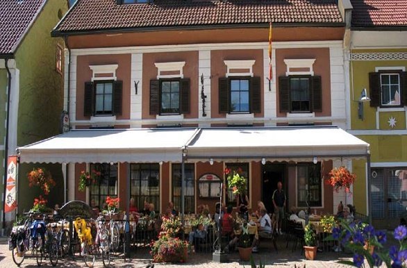 voorzijde Hotel zum goldenen Rössl sachsenburg