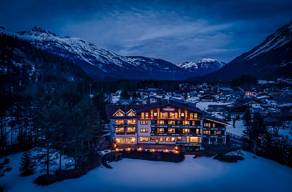 Hotel Föhrenhof winter avond