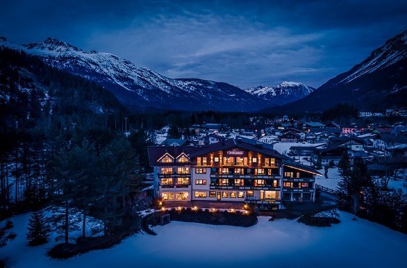 Hotel Föhrenhof winter avond