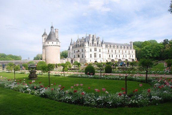 Chenonceaux met bloemen