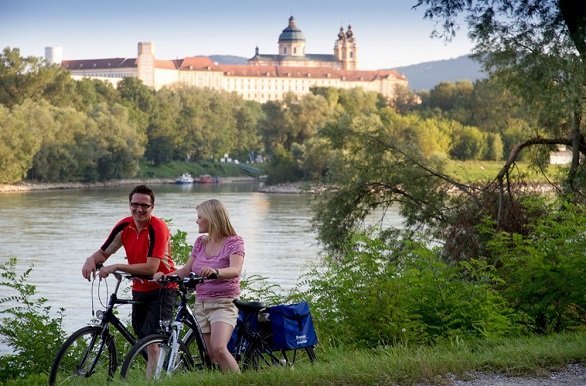 donau passau- wenen melk fietser