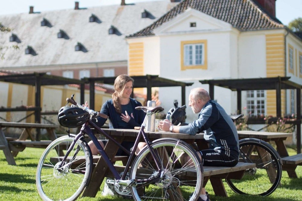 Fietsers bij Valdemars slot