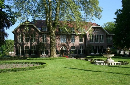 Voorzijde hotel Ehzerwold