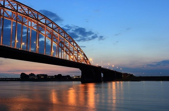 Nijmegen brug fietsvakantie nederland