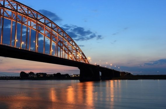Nijmegen brug fietsvakantie nederland Nijmegen brug fietsvakantie nederland