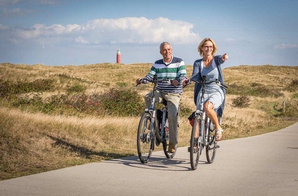 Texel echtpaar op de fiets