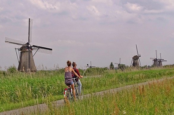 Kinderdijk molens met fietsvakantie met cruiseboot in nederland