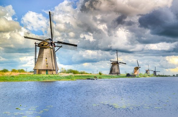 Kinderdijk met molens op een rij fietsvakantie nederland