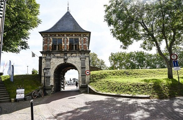 Schoonhoven poortje en fiets