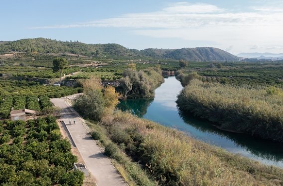 Fietsen langs de Jucar rivier bij Sumacarcer fietsvlieg Valencia Fietsen langs de Jucar rivier bij Sumacarcer