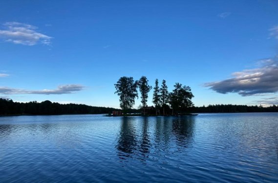 Zweden meer bij avond