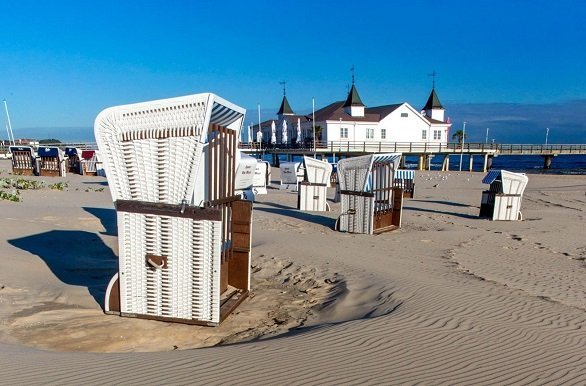 Strandstoelen op het strand
