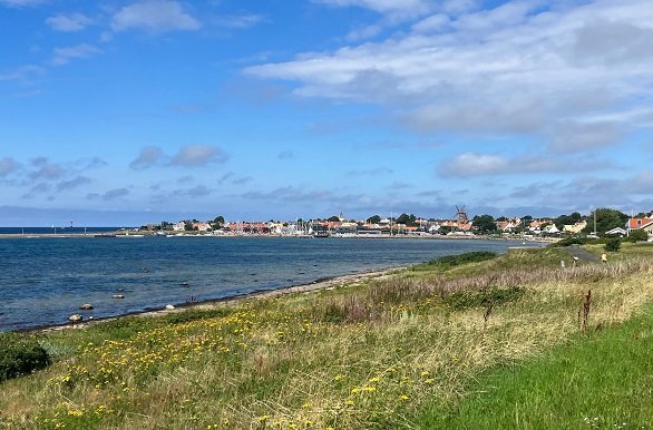 Gezicht op havenplaatsje