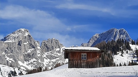 Hutje in de sneeuw