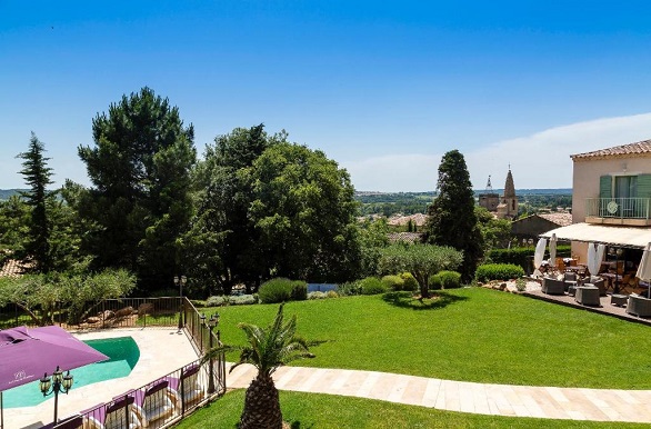 Zwembad van hotel Le Clos de Pradines