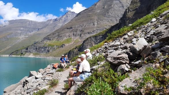 wandelvakantie zell am see wandelaars bij meer