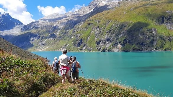 wandelvakantie zell am see bij groen meer