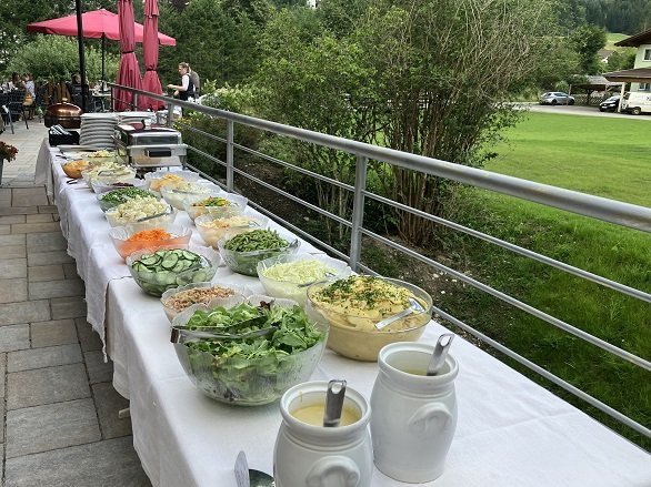 Saladebuffet bij de bbq